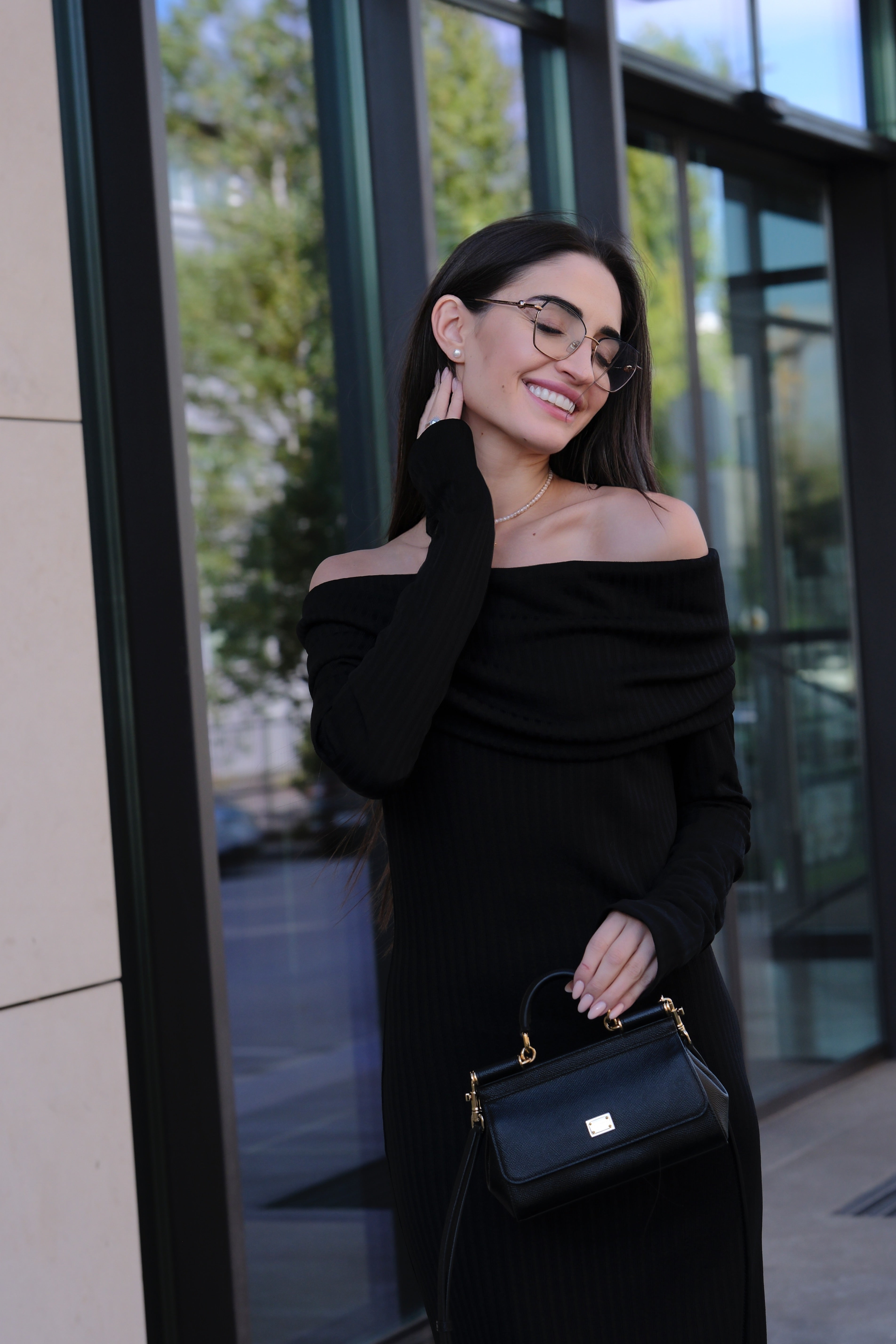 Дълга рокля с ръкави в черно: Berlinda