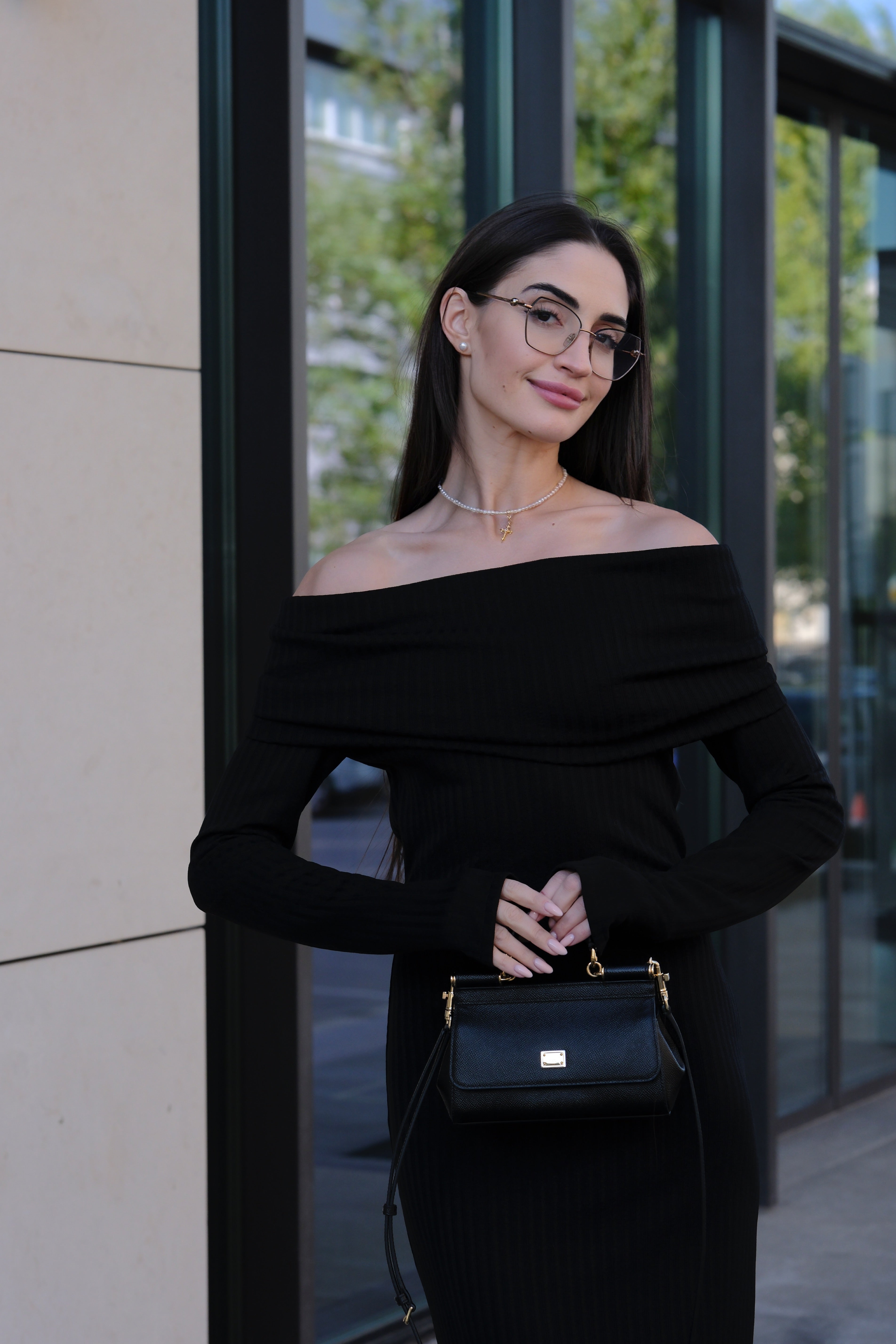 Дълга рокля с ръкави в черно: Berlinda