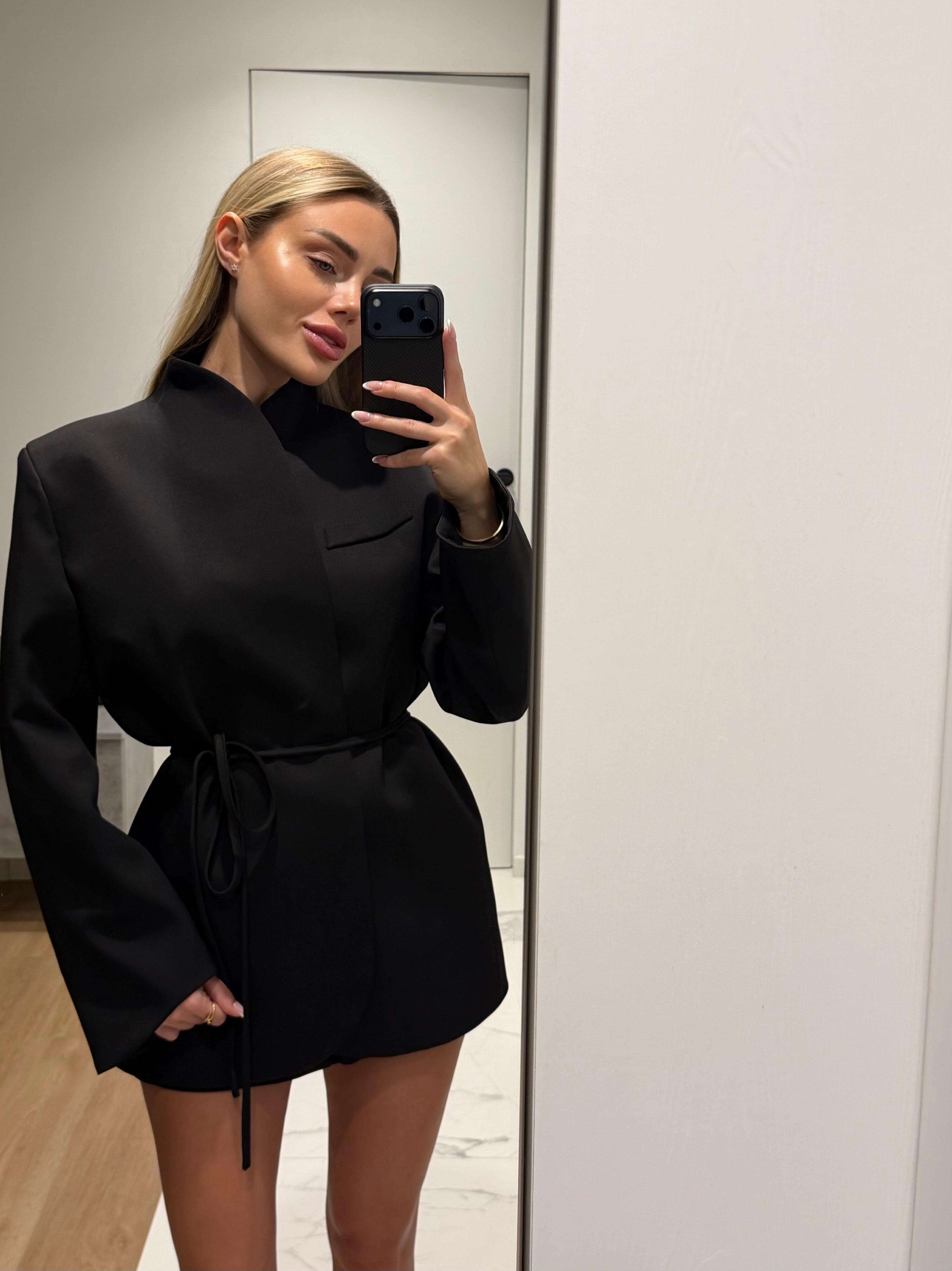 Сако в черно: Yuna