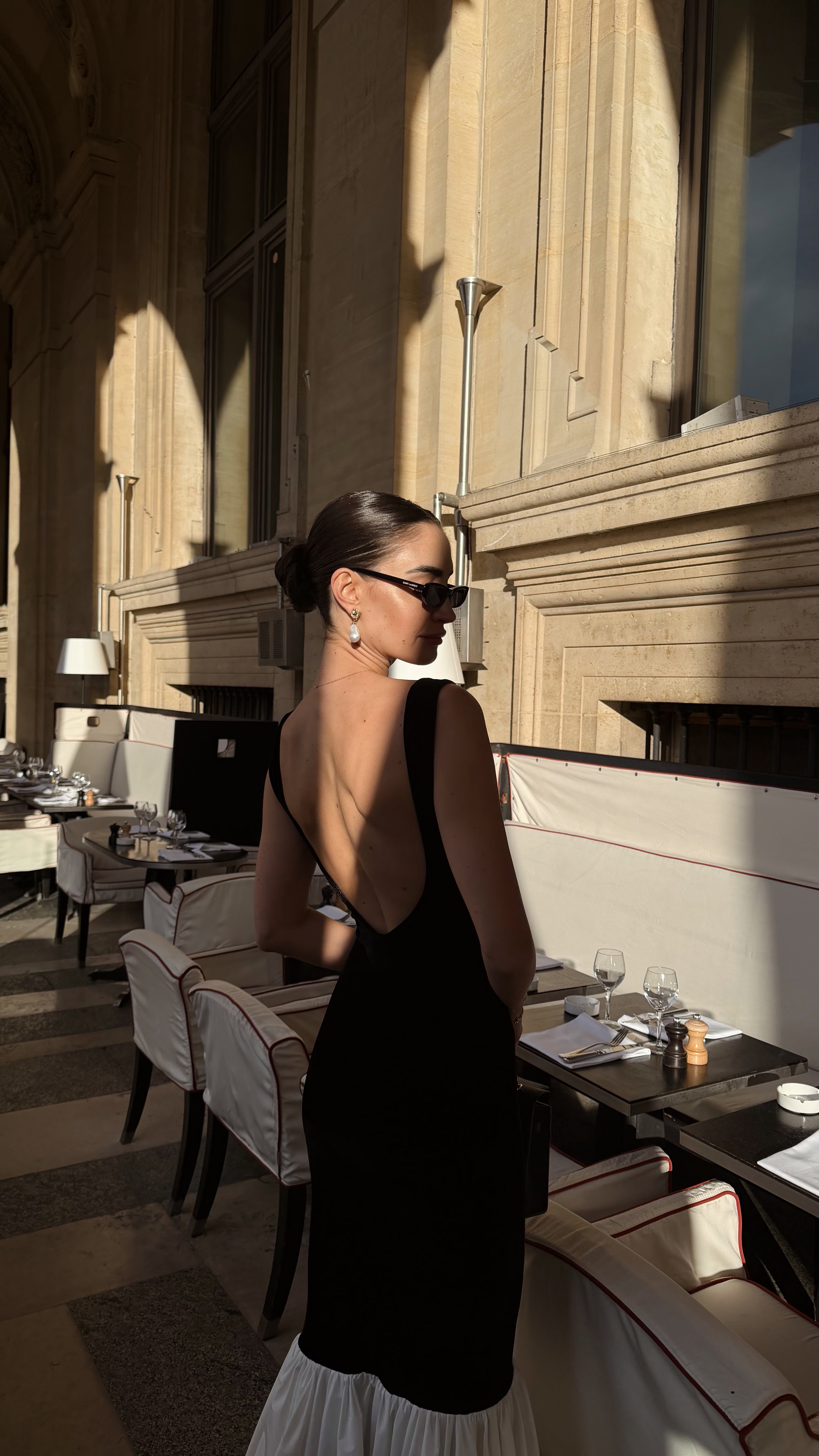 Рокля с гол гръб в черно: Selenes