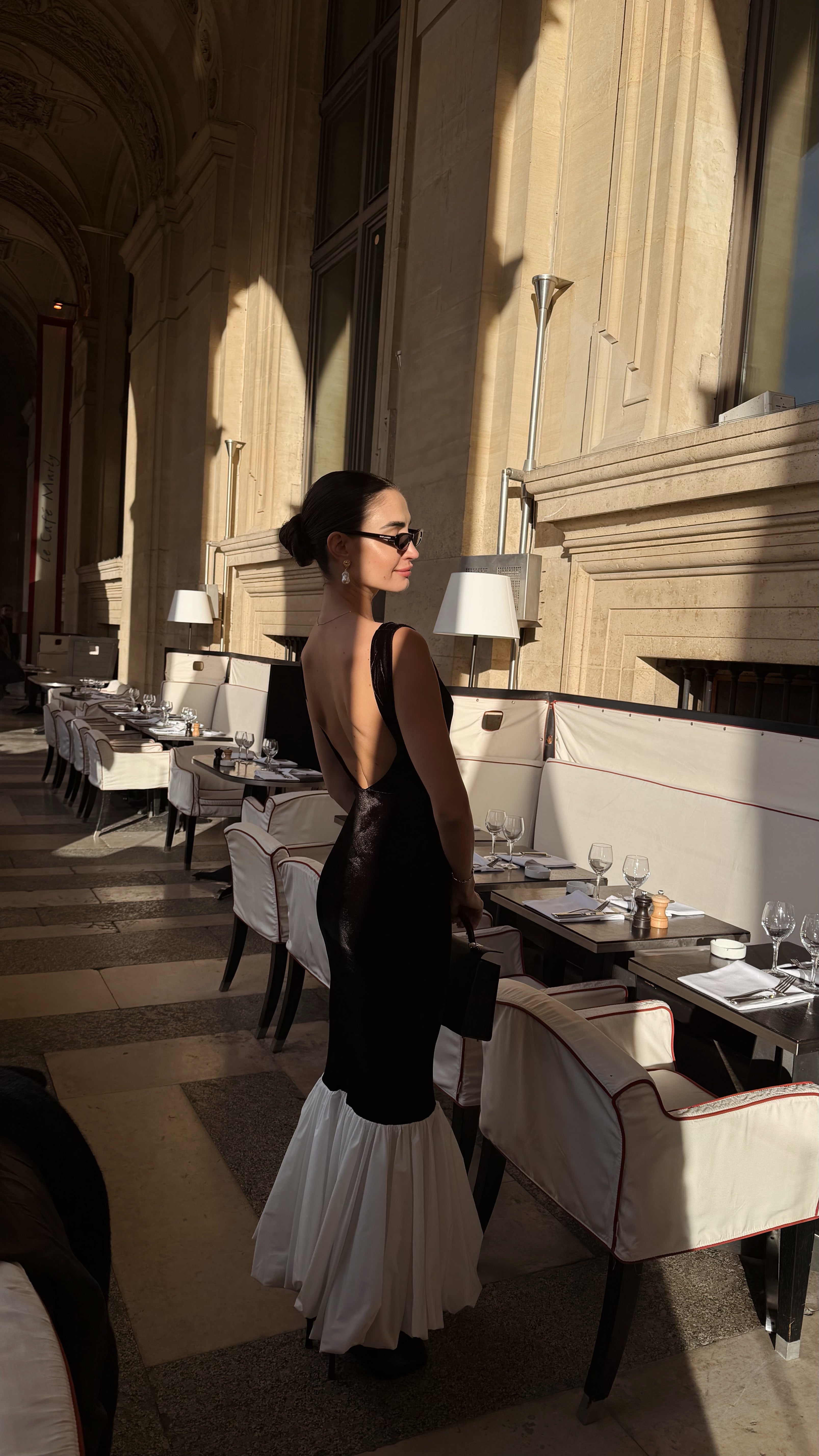 Рокля с гол гръб в черно: Selenes