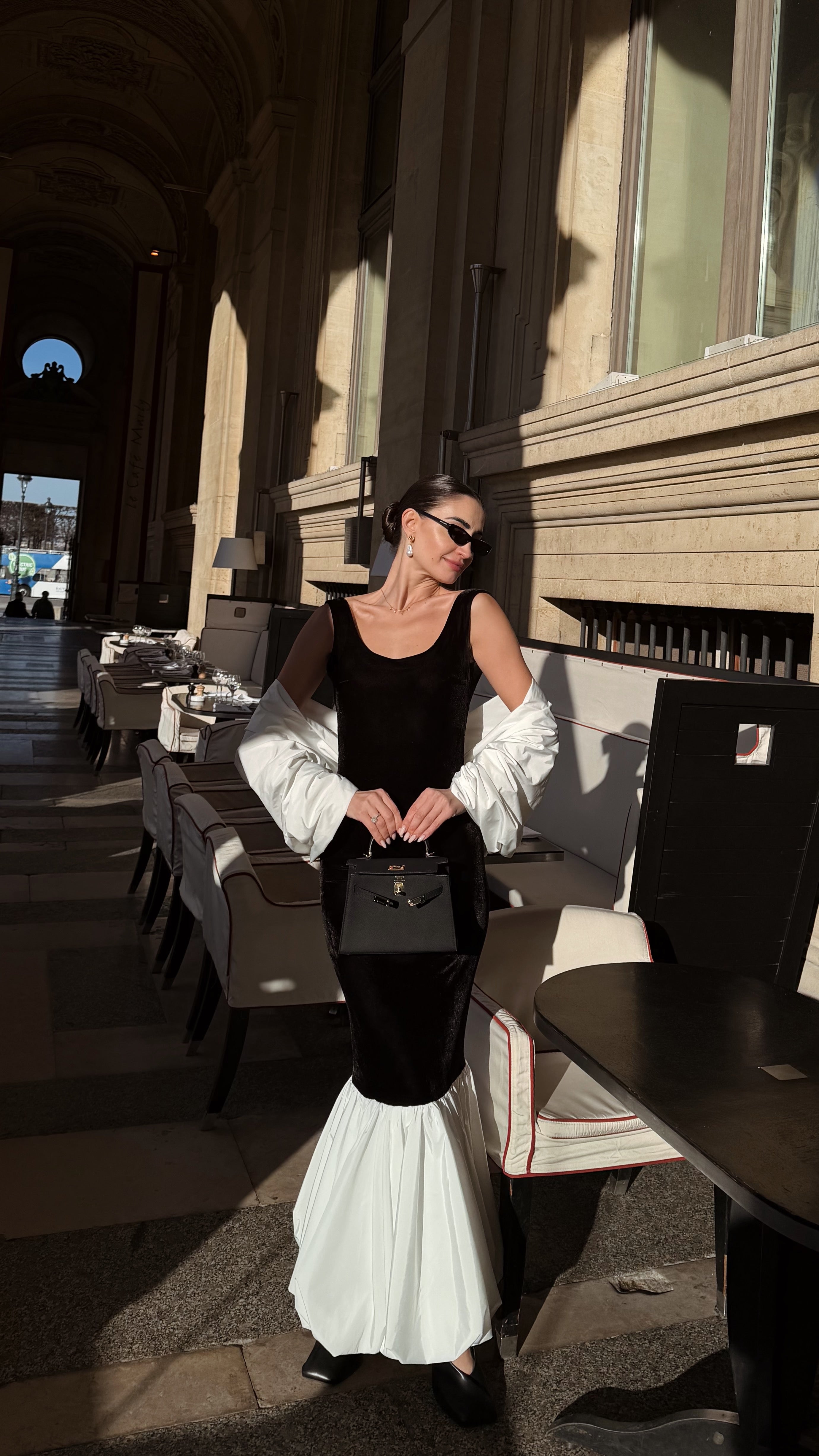 Рокля с гол гръб в черно: Selenes