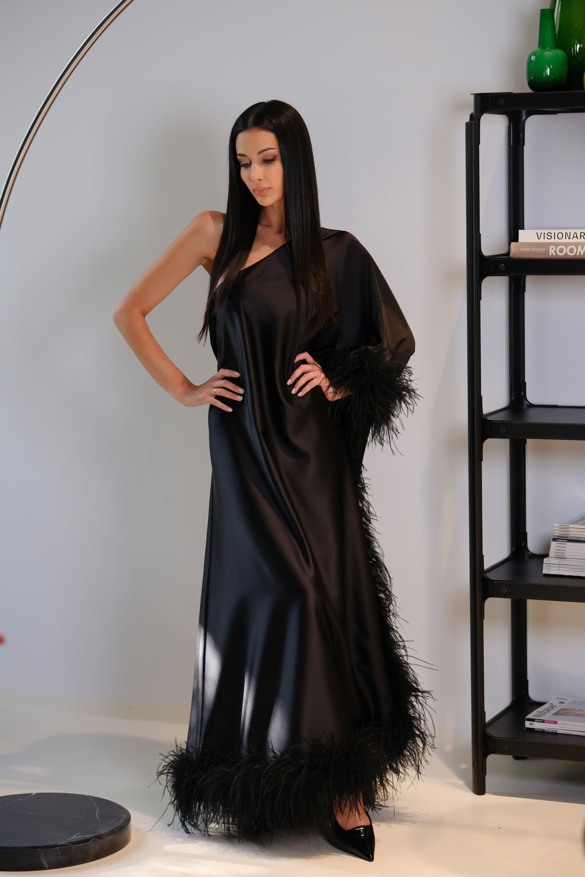 Ефектна дълга свободна рокля в черно: Goddess