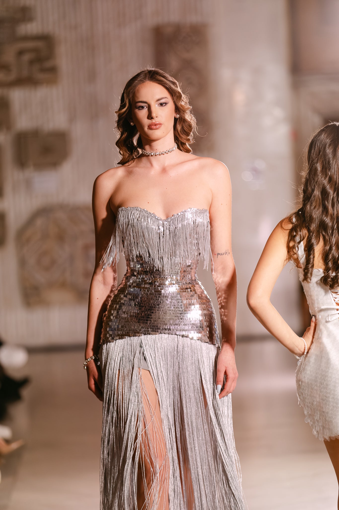 Сребриста рокля с ресни: Electra