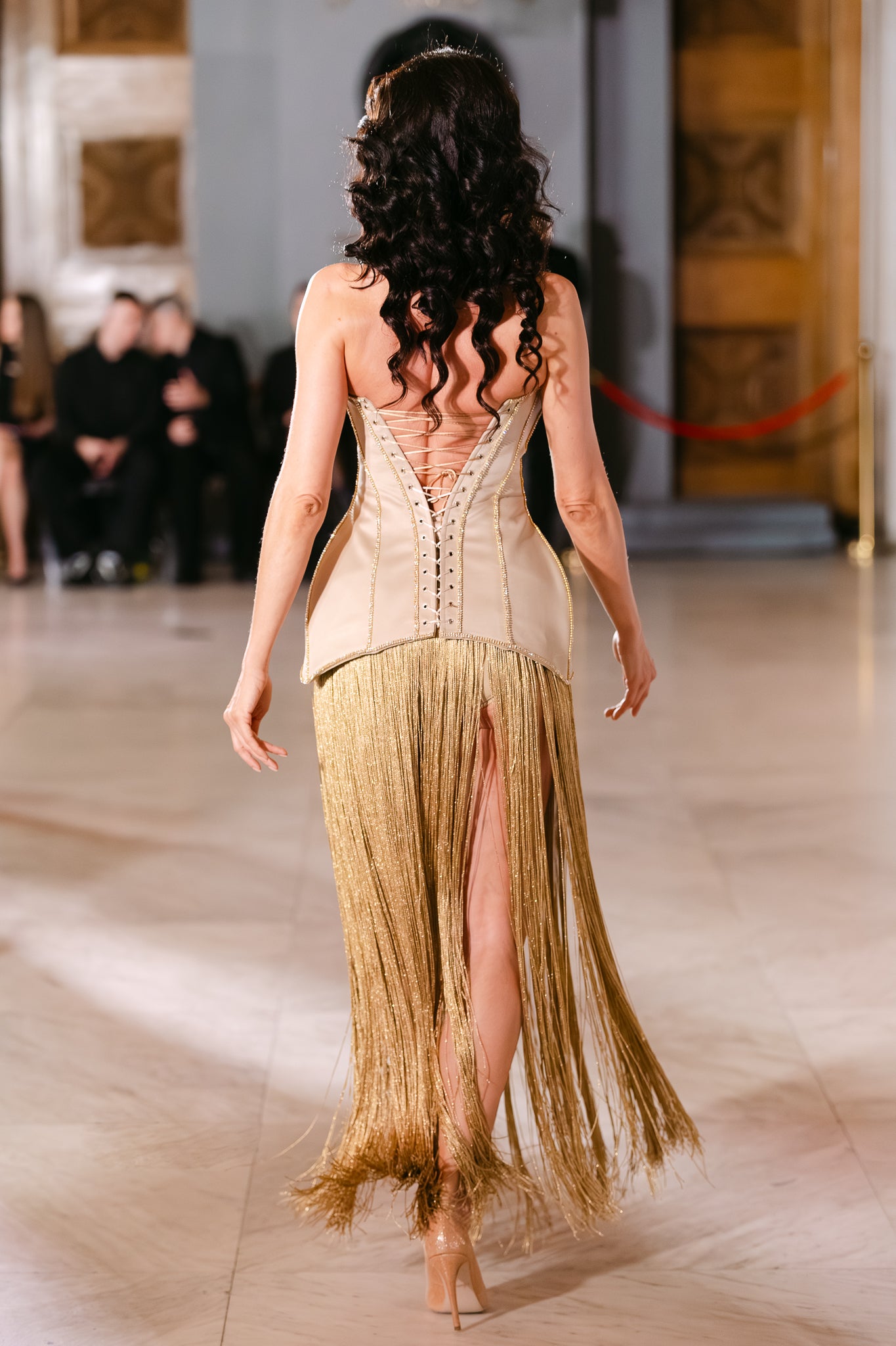 Официален сет тип рокля: Aurum Goddess