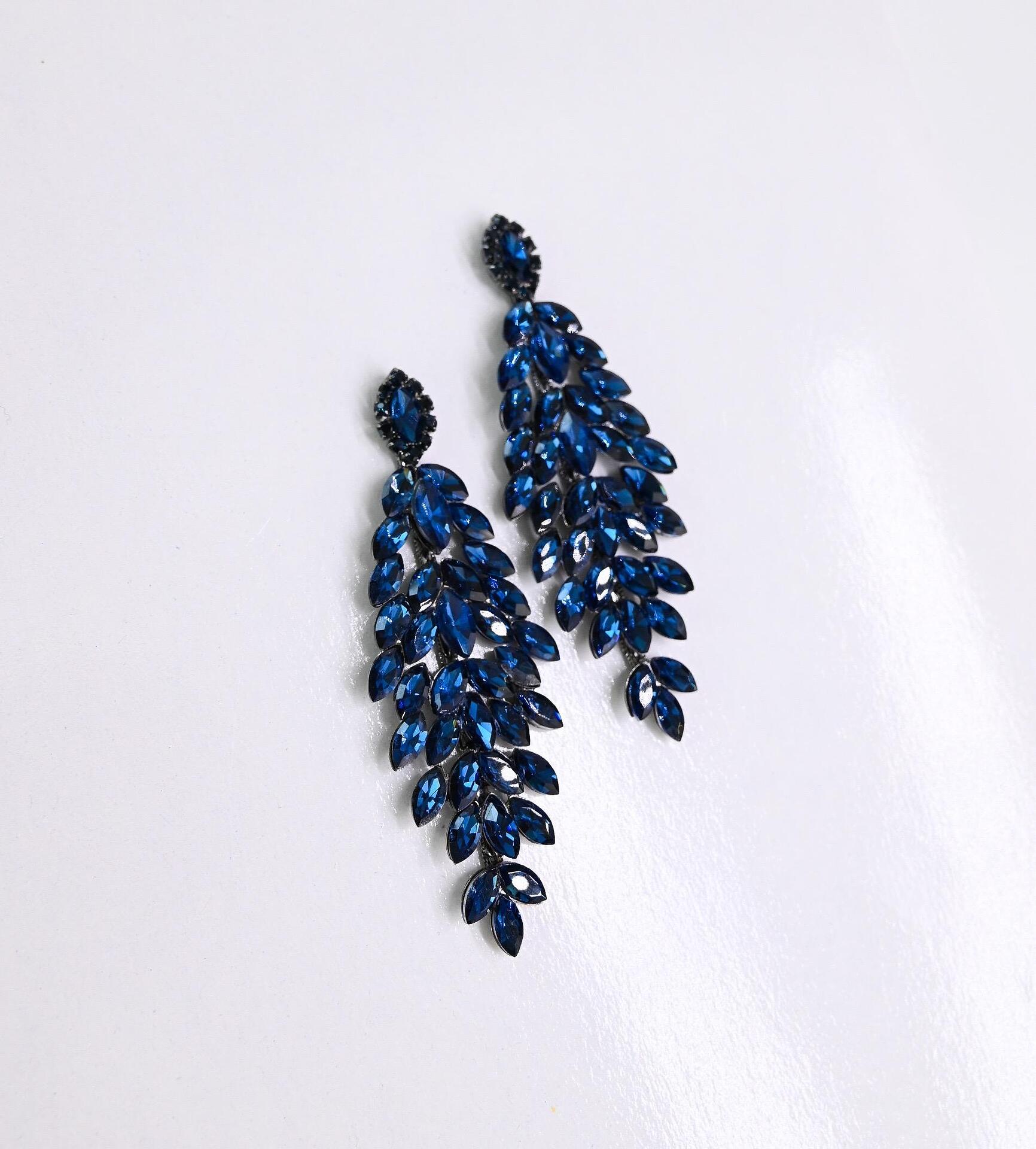 Обеци: Long Dark BluevEarrings