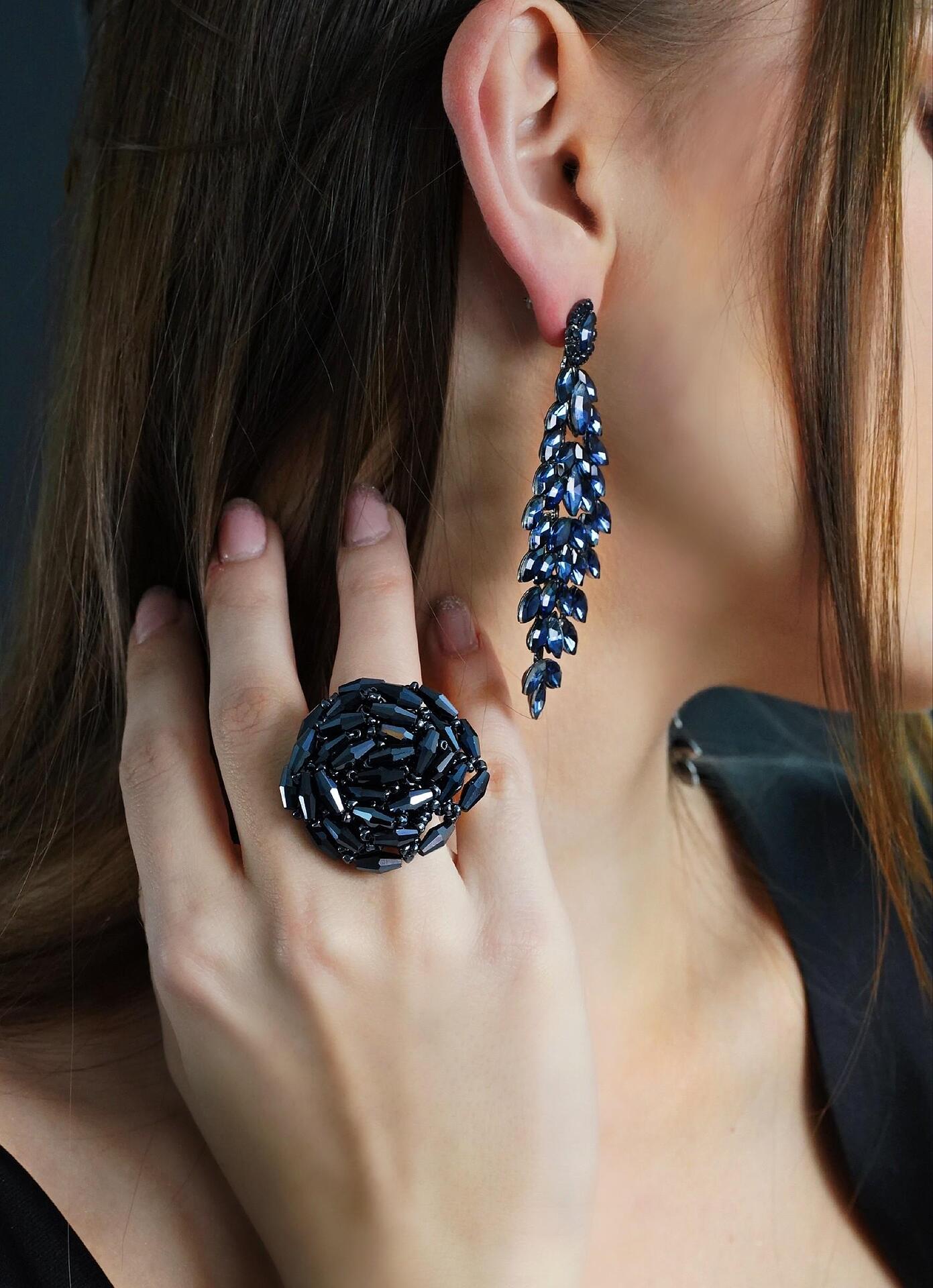 Обеци: Long Dark BluevEarrings