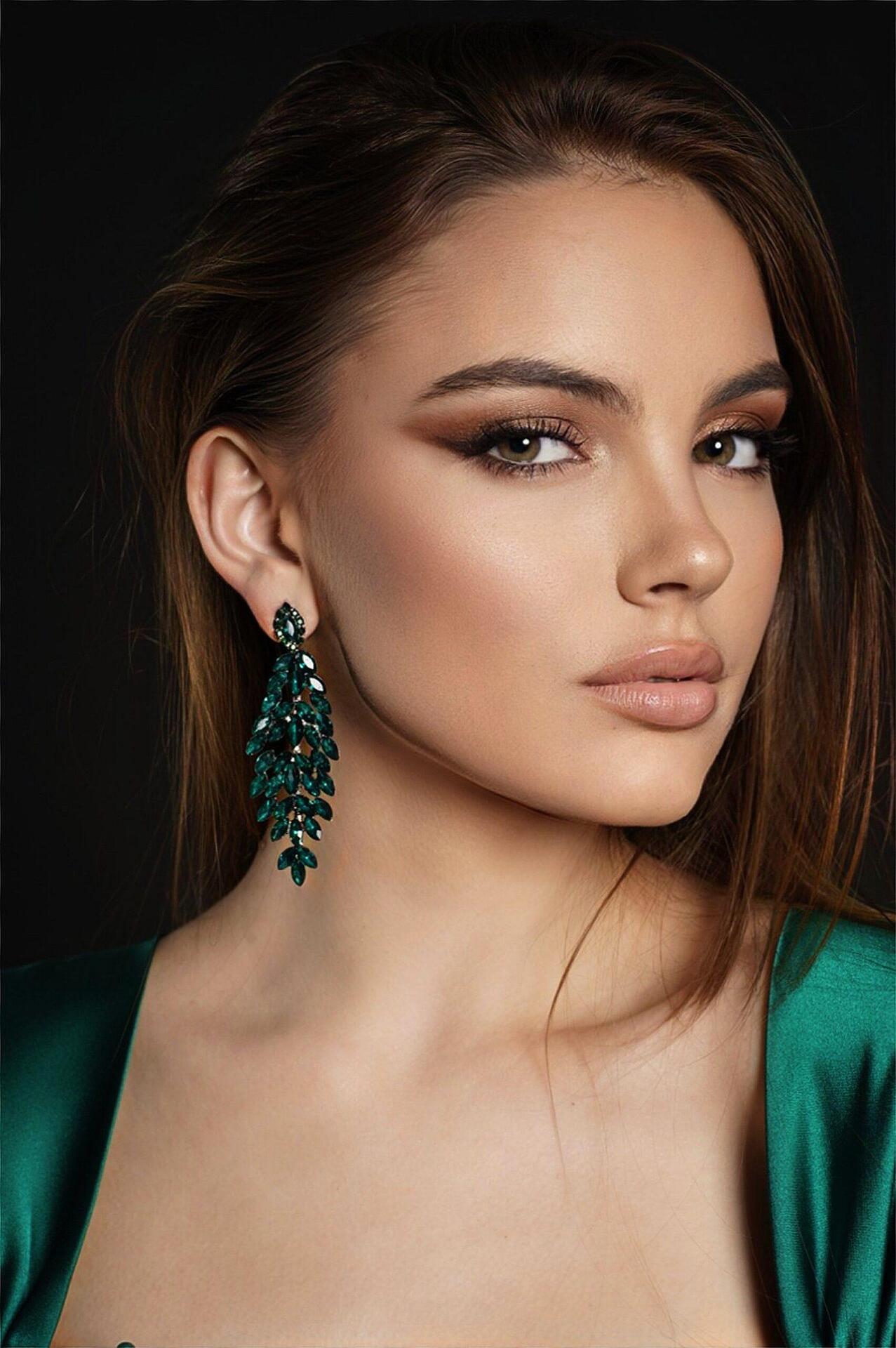 Обеци: Long Green Earrings