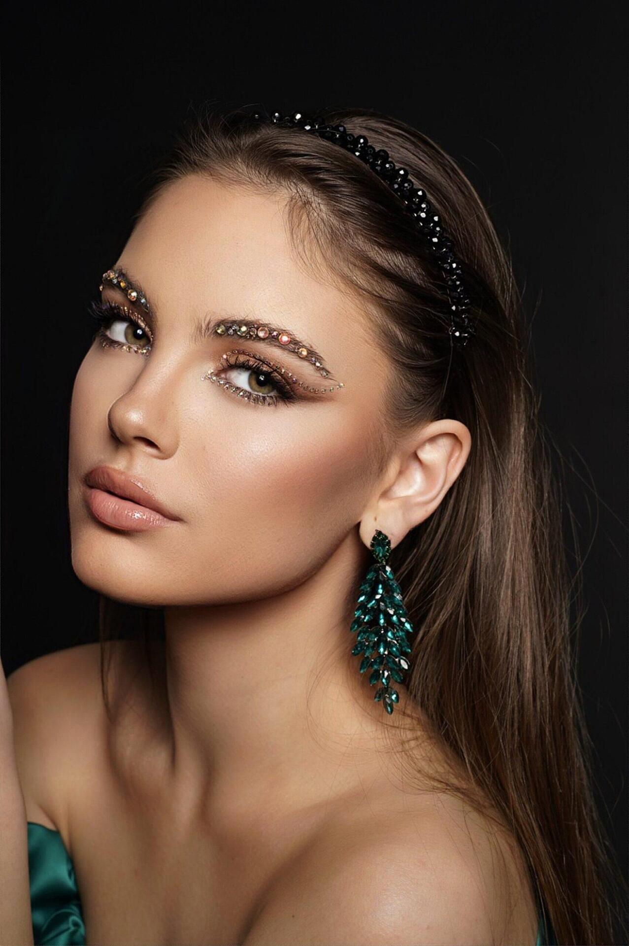 Обеци: Long Green Earrings