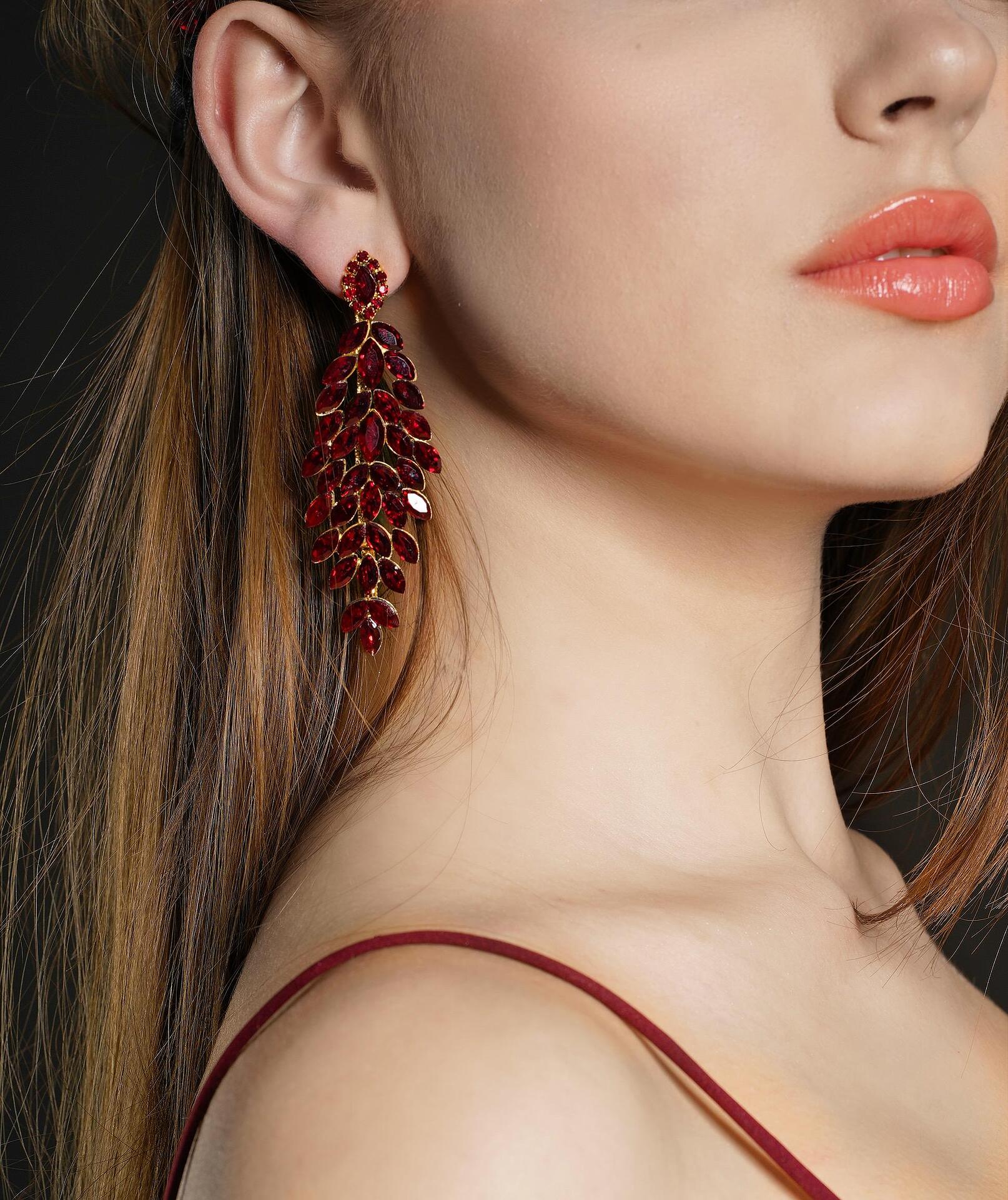 Обеци: Red Long Earrings