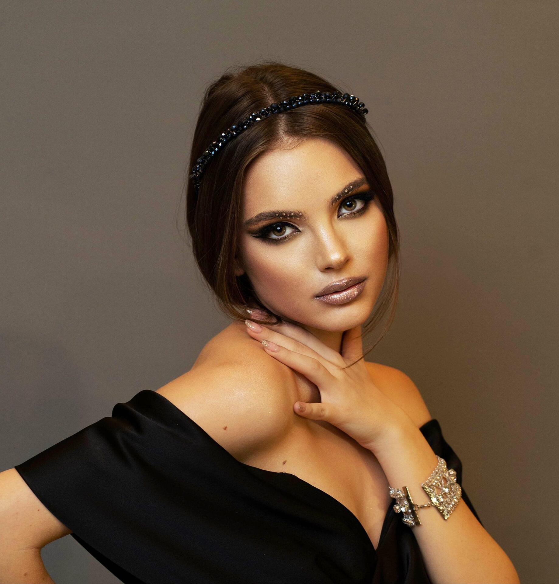 Тъмно синя диадема: Dark Blue