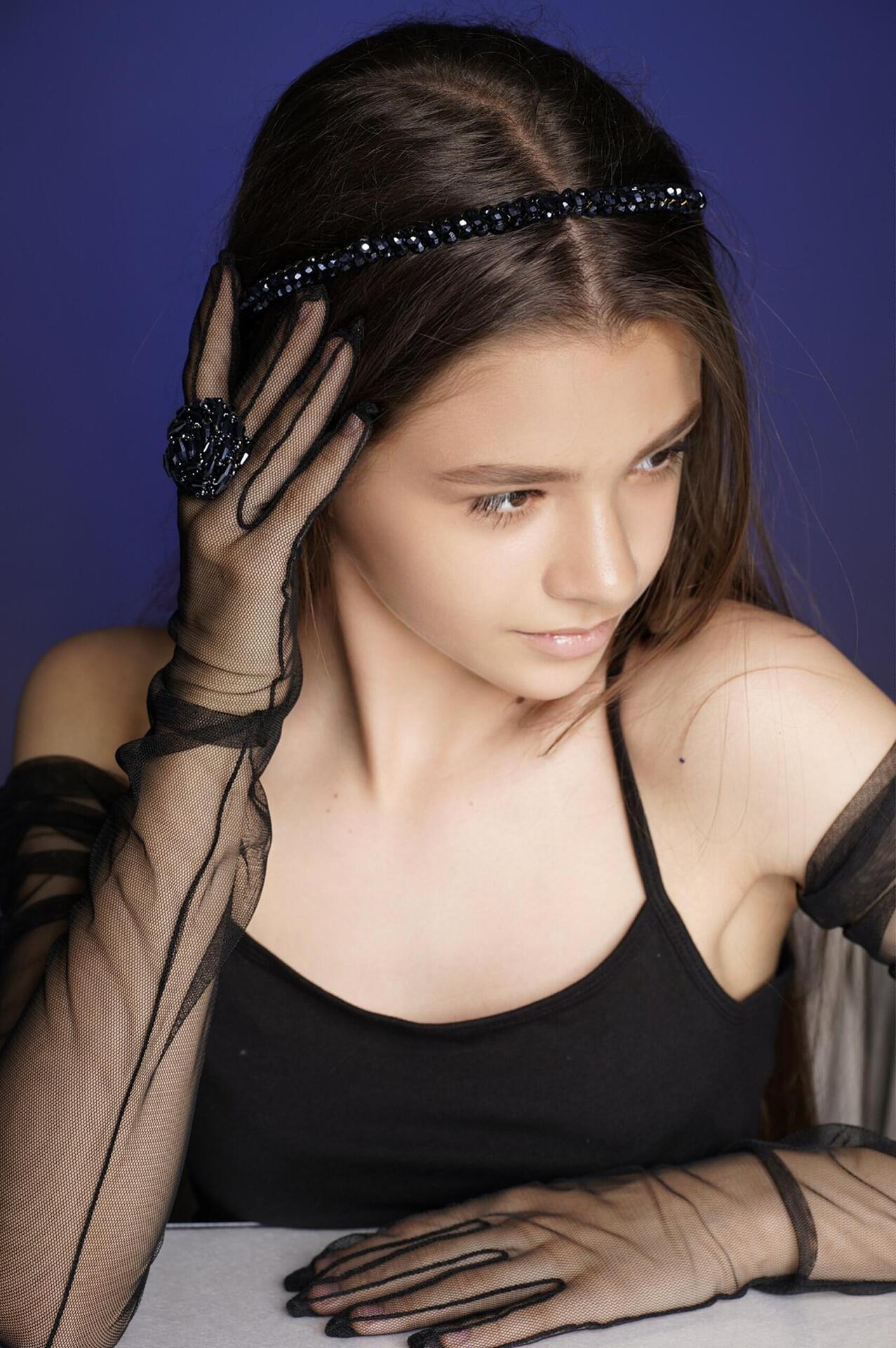 Тъмно синя диадема: Dark Blue