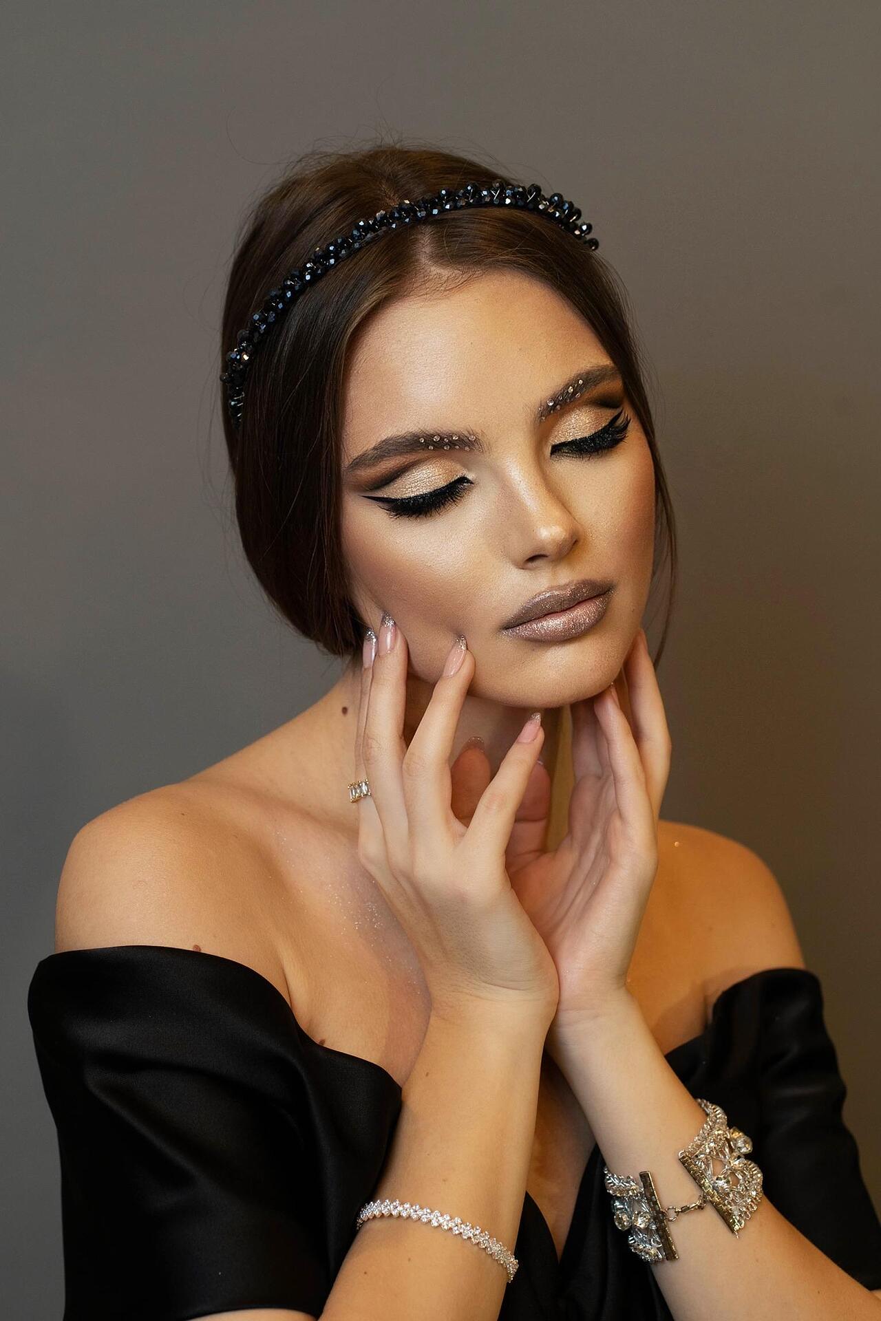Тъмно синя диадема: Dark Blue